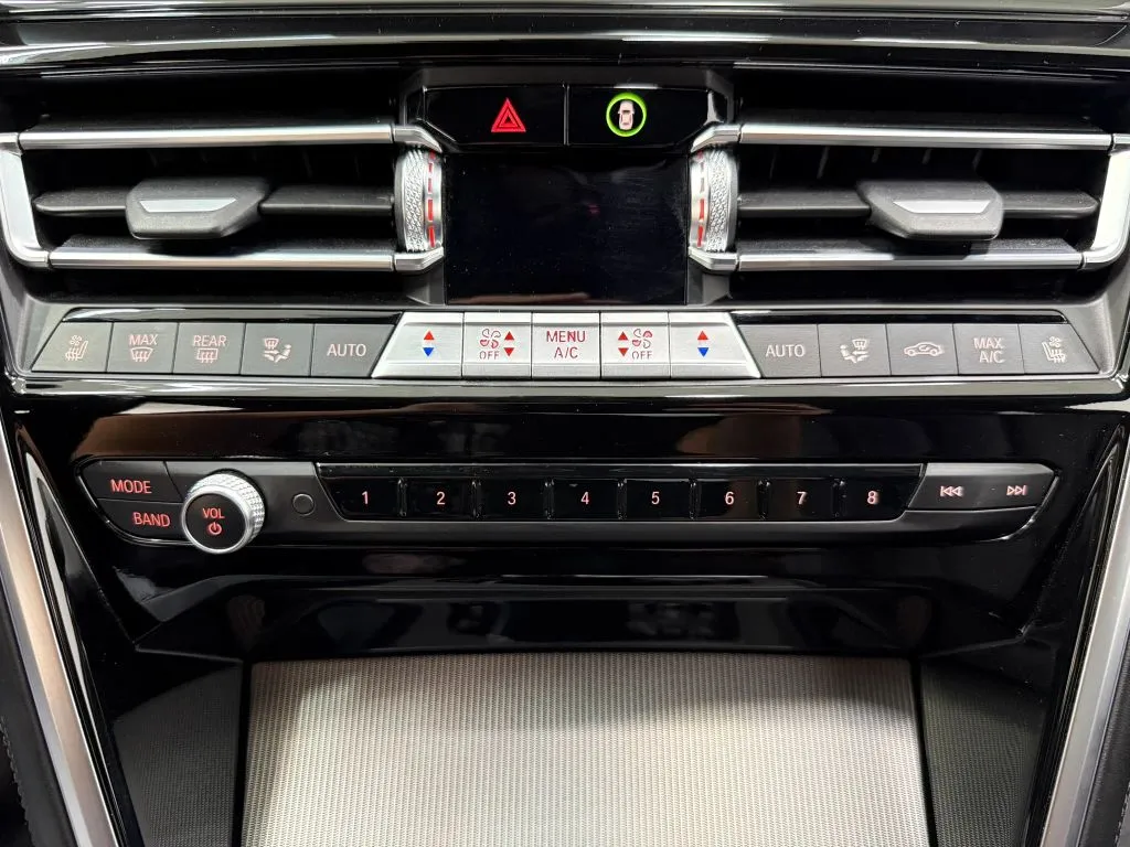 BMW 8 Series photo 37