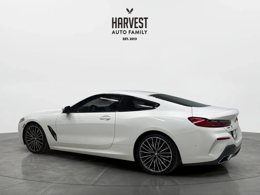 BMW 8 Series photo 3