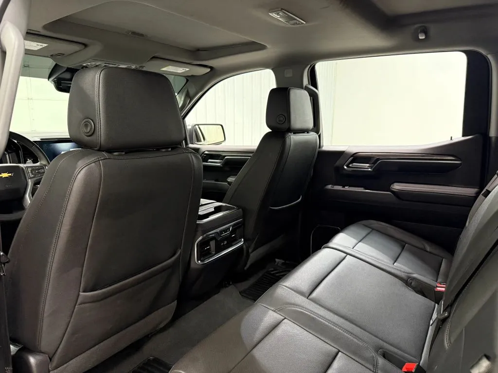 Chevrolet Silverado photo 16