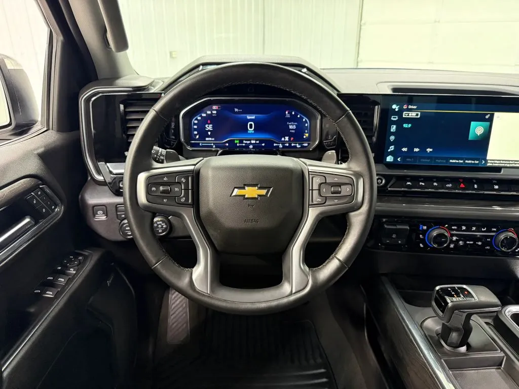 Chevrolet Silverado photo 18