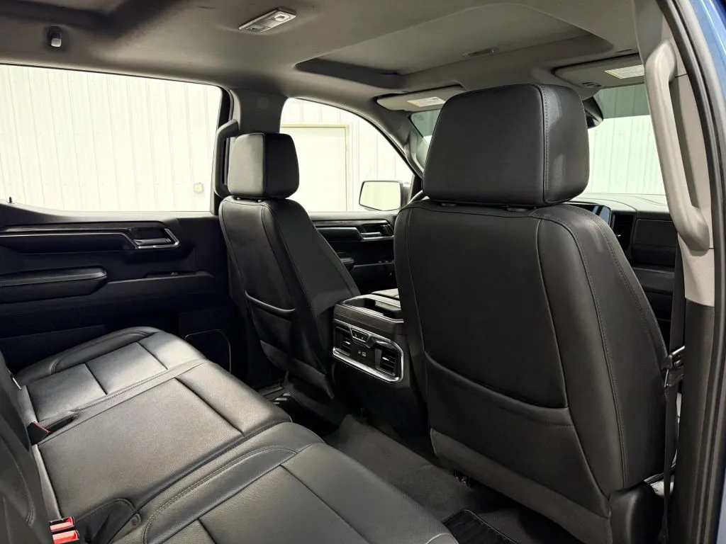 Chevrolet Silverado photo 17