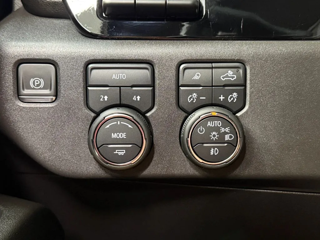 Chevrolet Silverado photo 32
