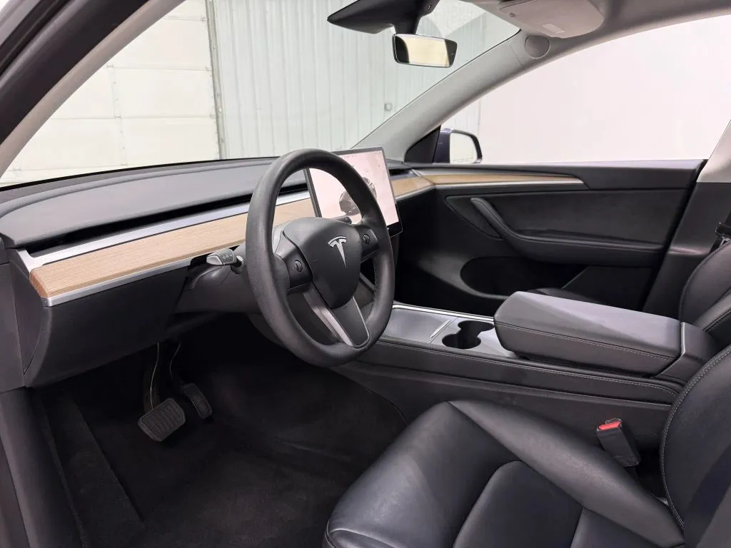 Tesla Model Y photo 12