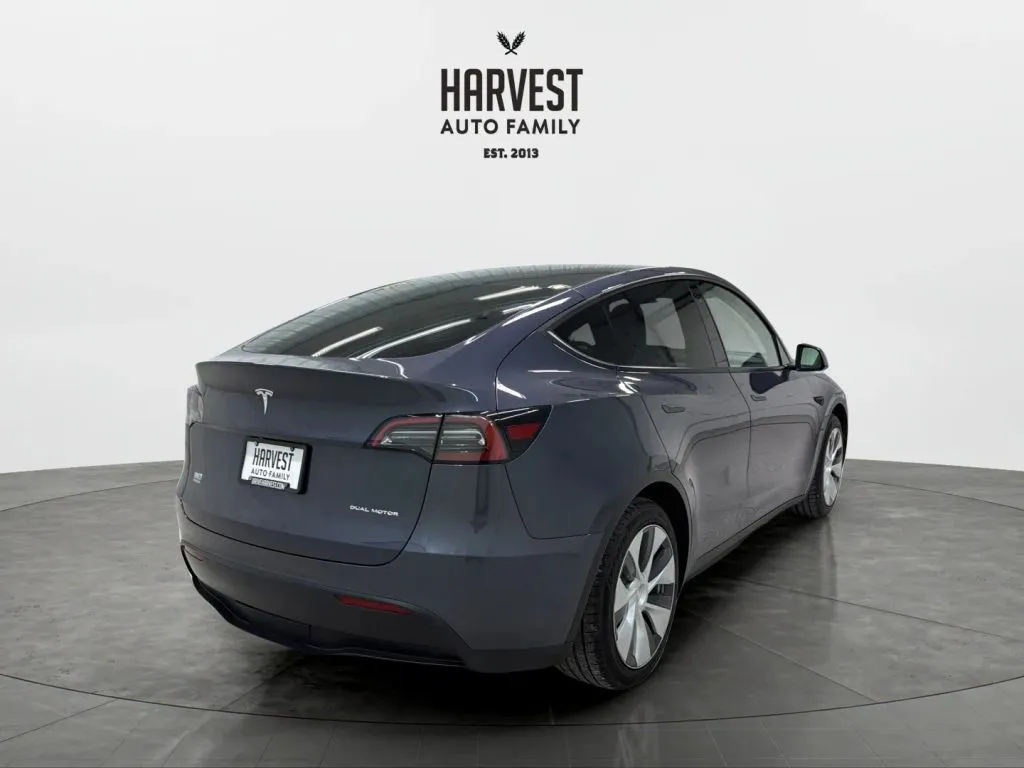 Tesla Model Y photo 6
