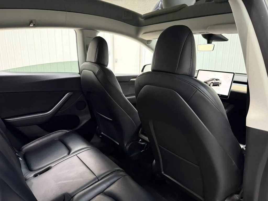 Tesla Model Y photo 20