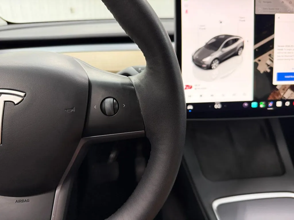 Tesla Model Y photo 29