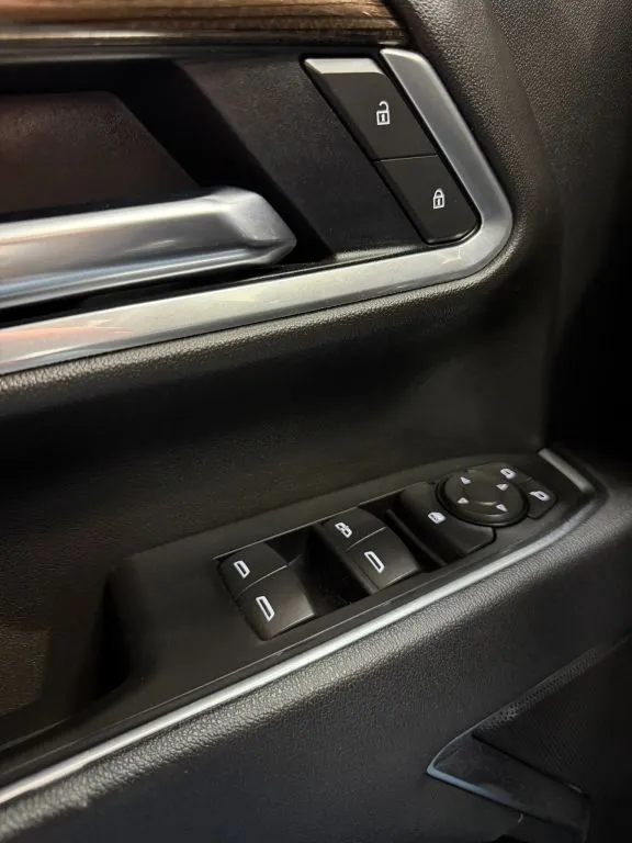 Chevrolet Silverado photo 26
