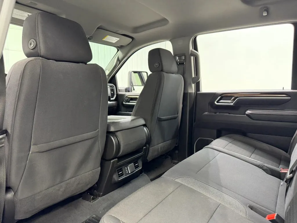 Chevrolet Silverado photo 16