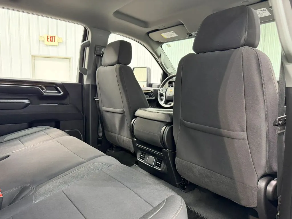 Chevrolet Silverado photo 18