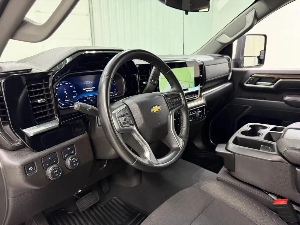 Chevrolet Silverado photo 12