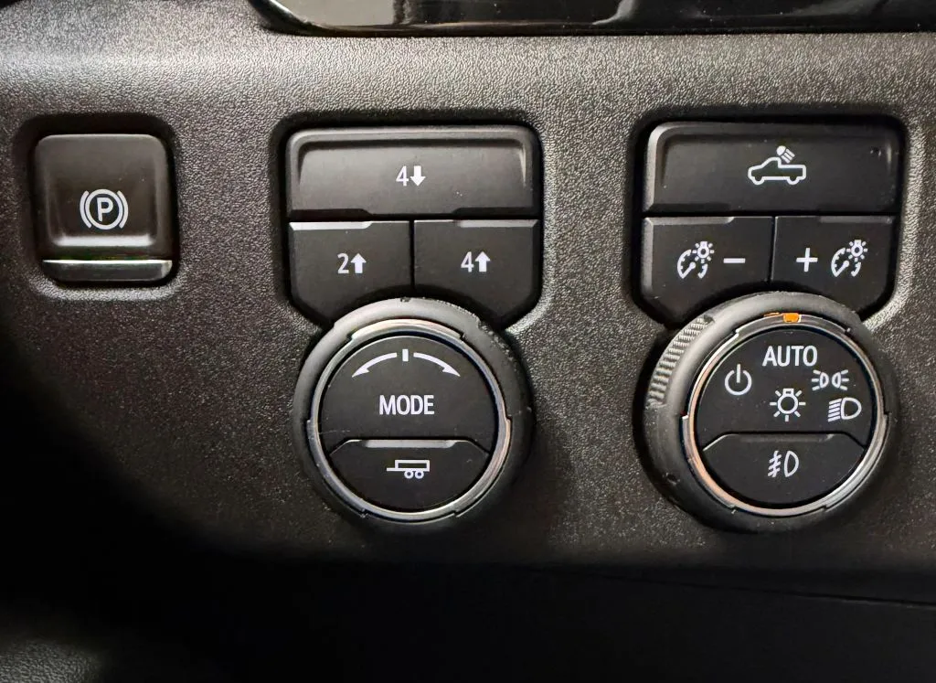 Chevrolet Silverado photo 27