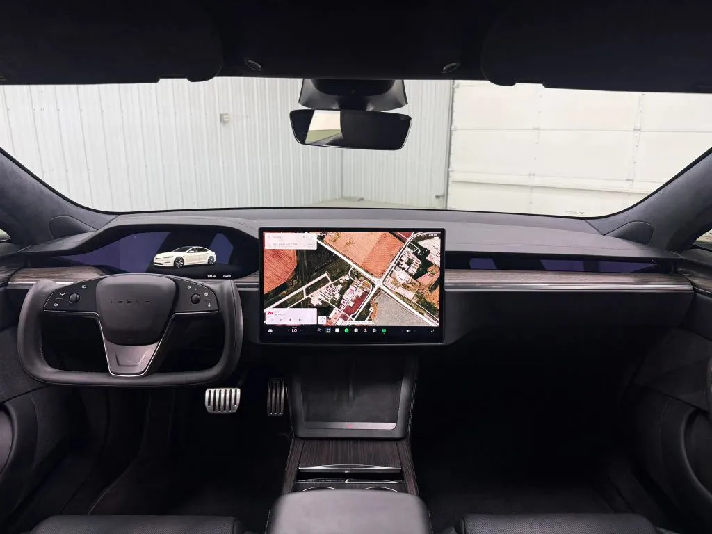 Tesla Model S photo 13