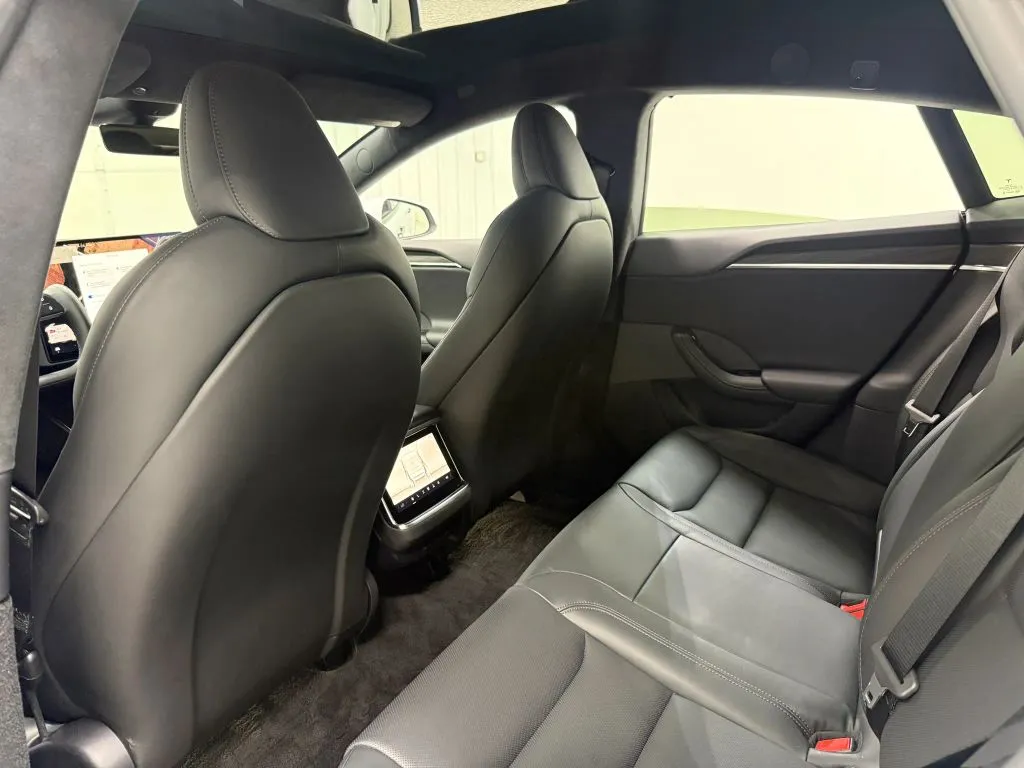 Tesla Model S photo 16