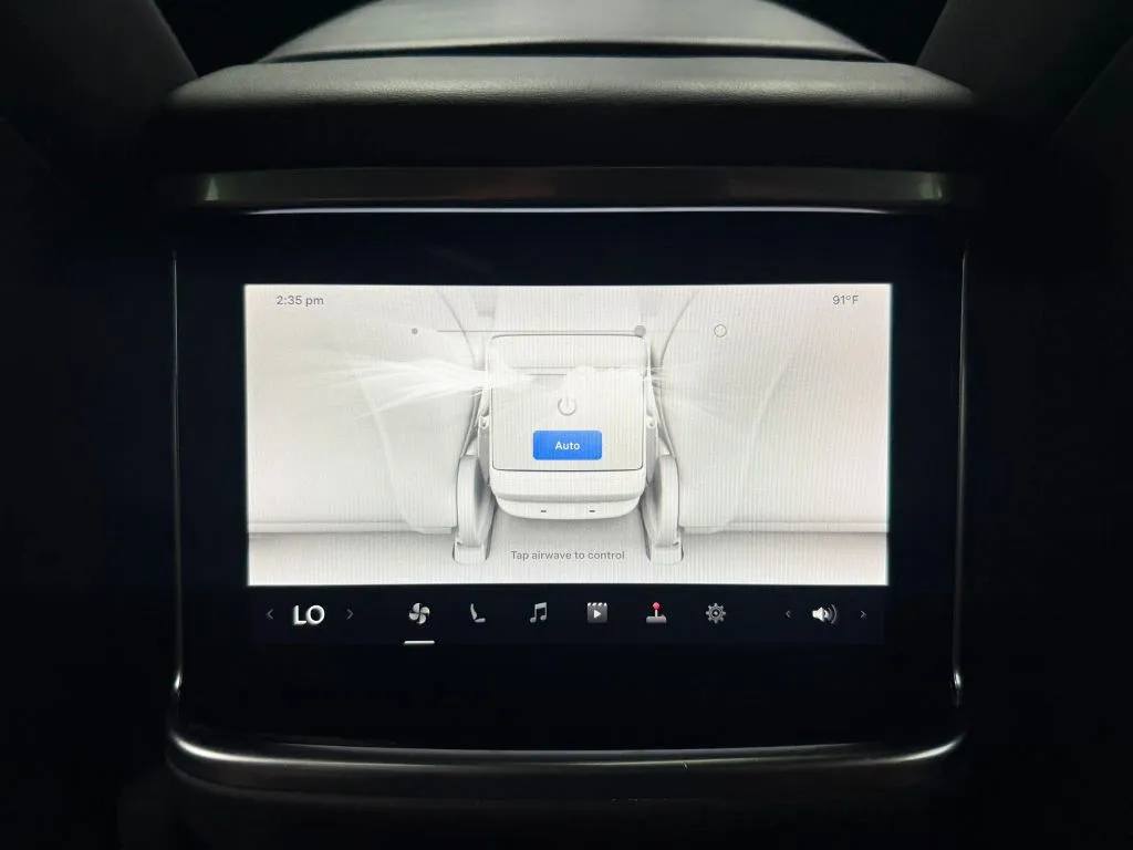 Tesla Model S photo 18