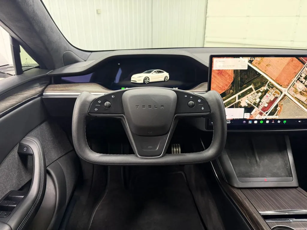 Tesla Model S photo 19