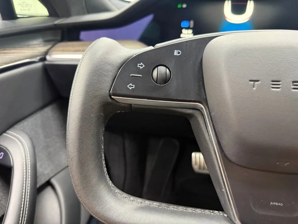 Tesla Model S photo 28