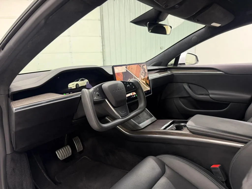 Tesla Model S photo 12
