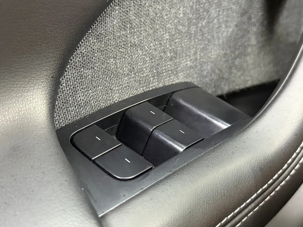 Tesla Model S photo 27