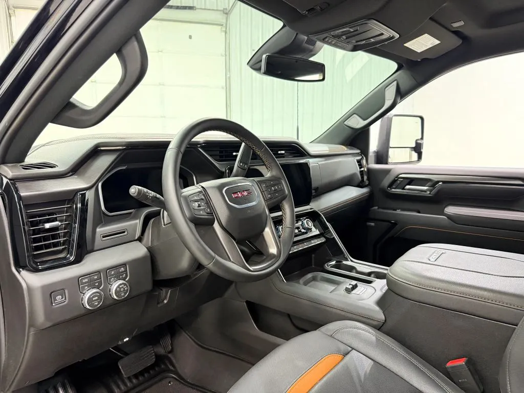 GMC Sierra photo 12