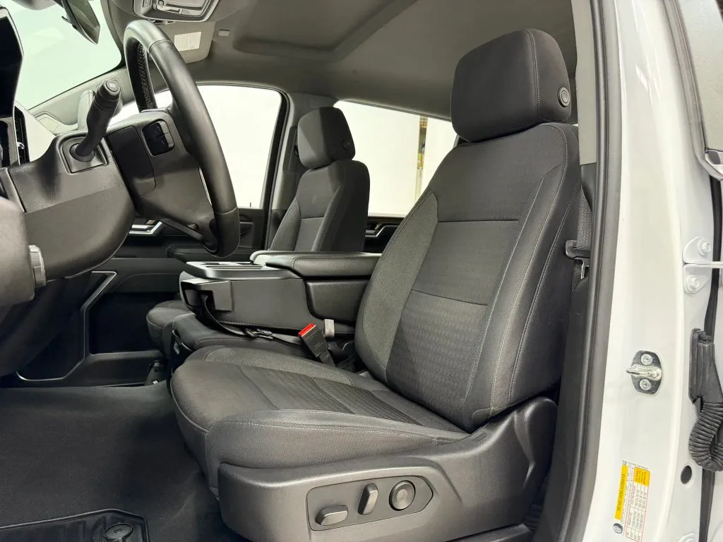 Chevrolet Silverado photo 15