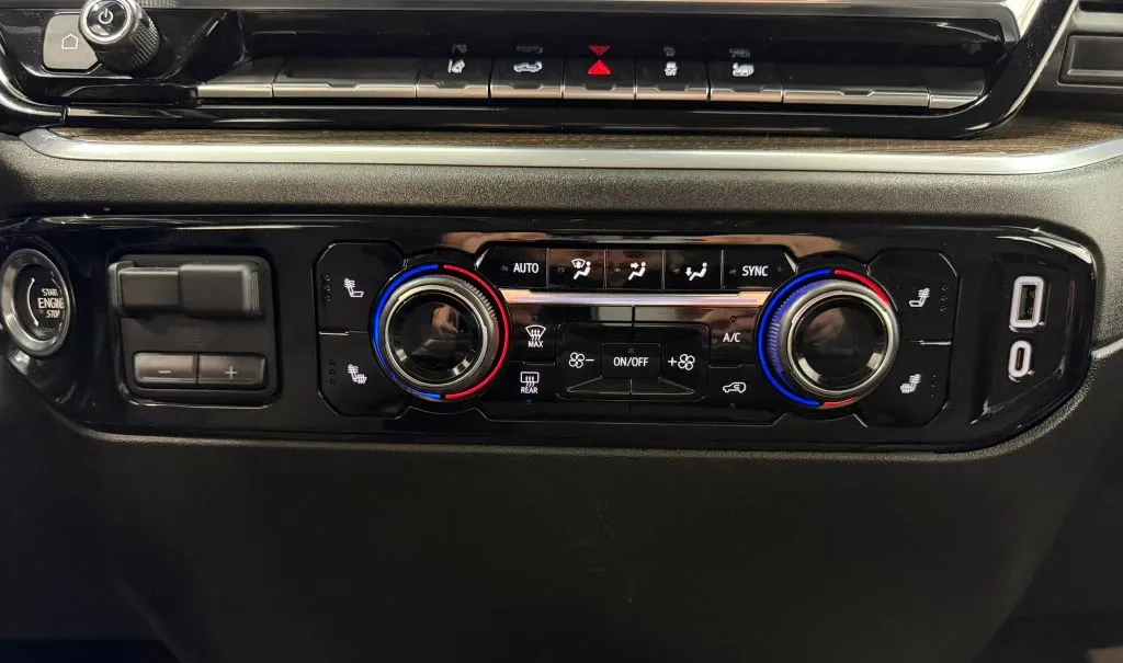 Chevrolet Silverado photo 23
