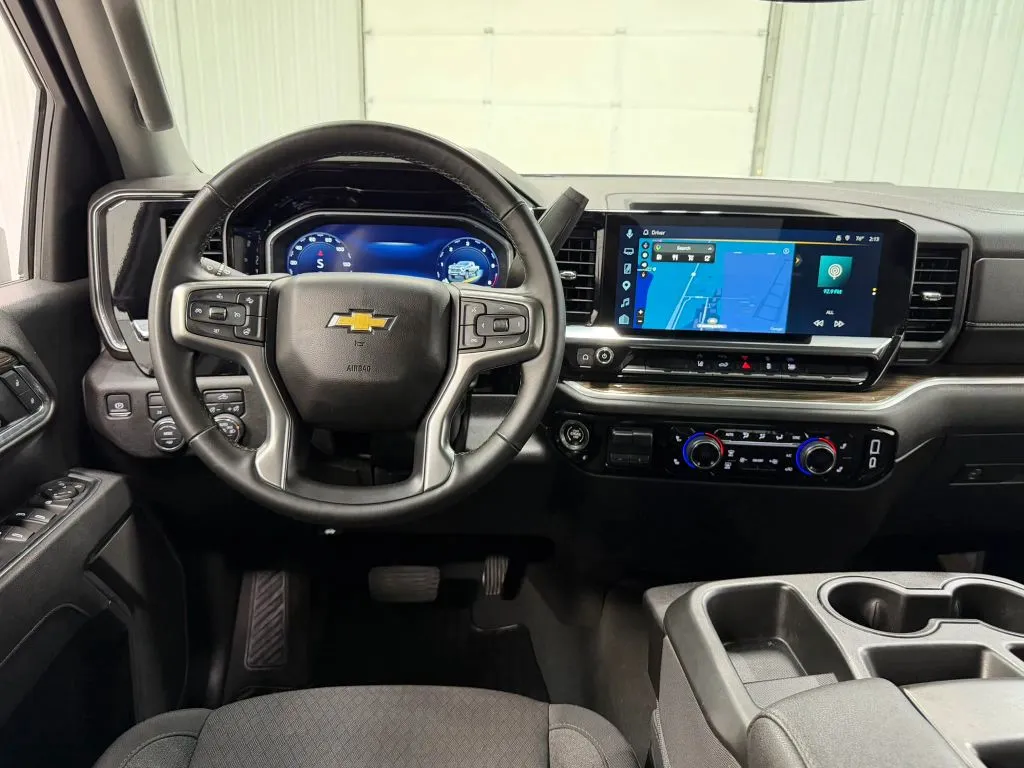 Chevrolet Silverado photo 19