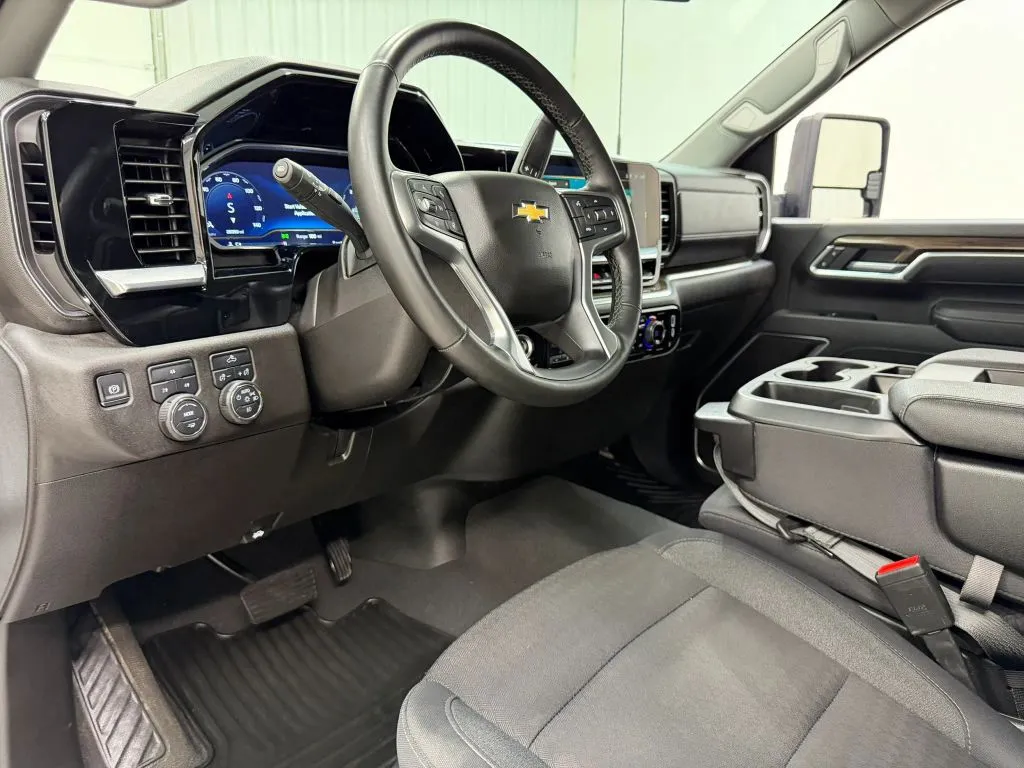 Chevrolet Silverado photo 12