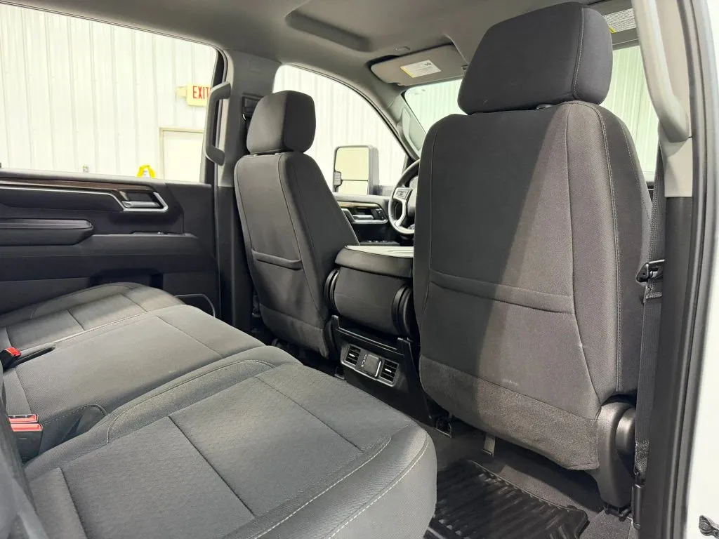 Chevrolet Silverado photo 17