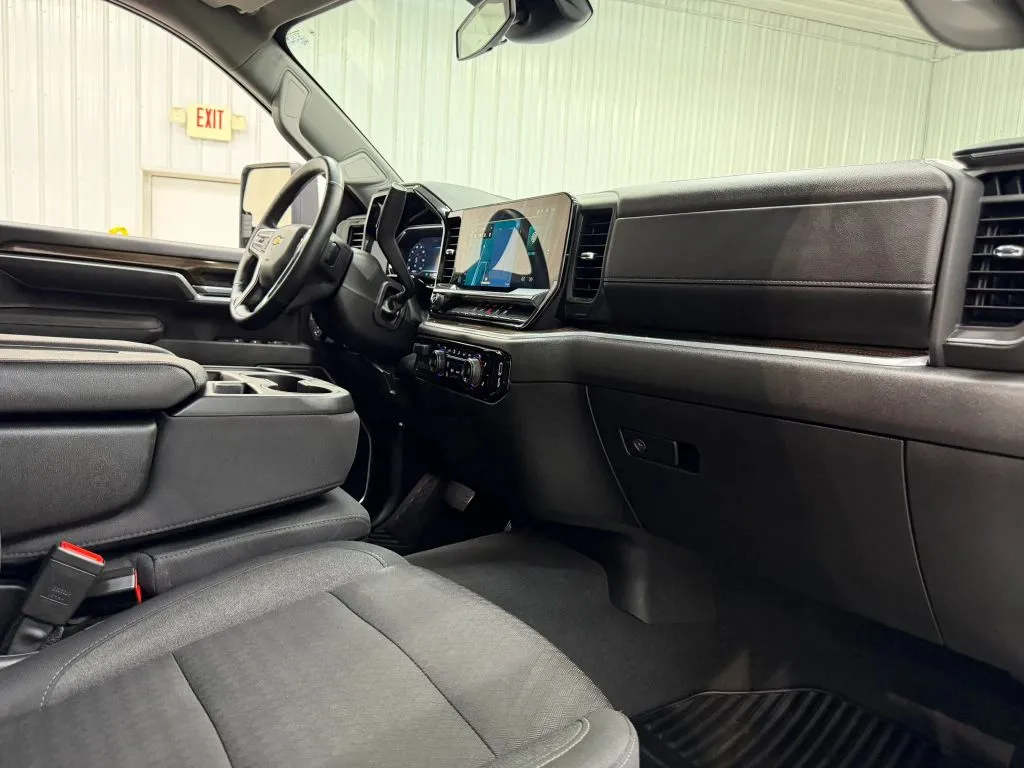 Chevrolet Silverado photo 14