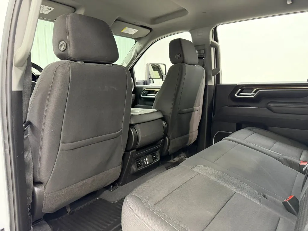 Chevrolet Silverado photo 16