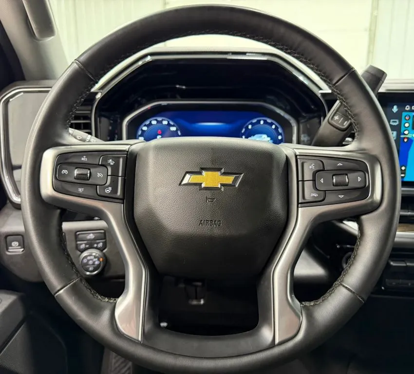 Chevrolet Silverado photo 18