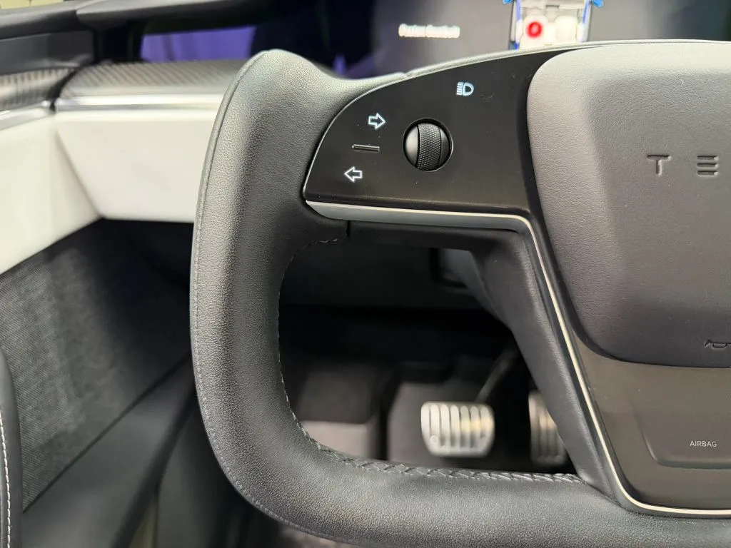 Tesla Model X photo 34