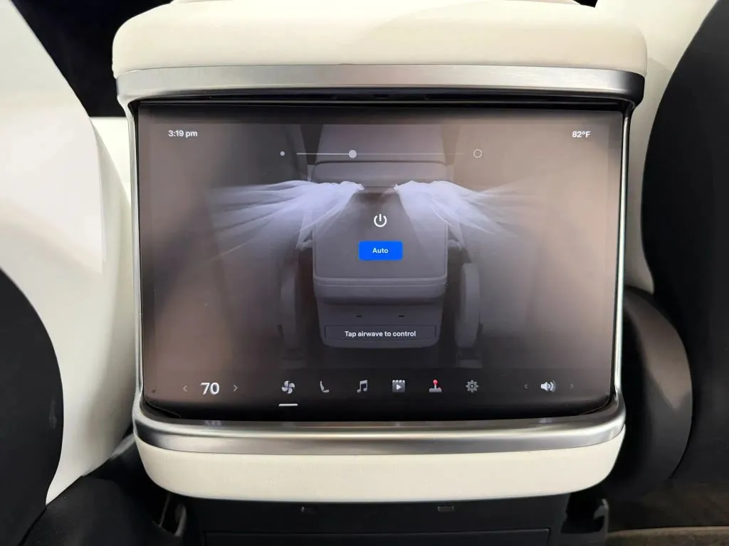 Tesla Model X photo 25