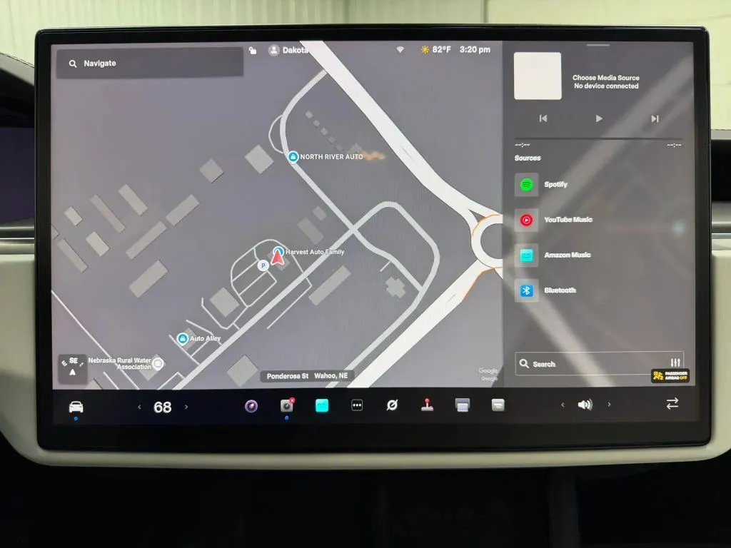 Tesla Model X photo 29