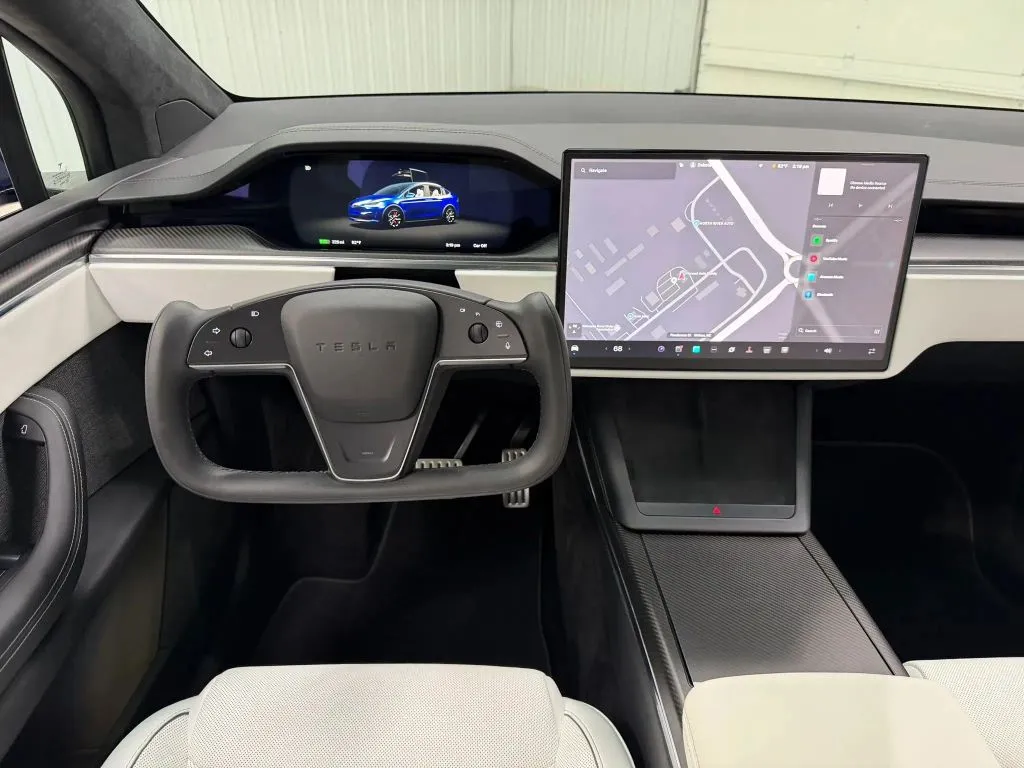 Tesla Model X photo 26