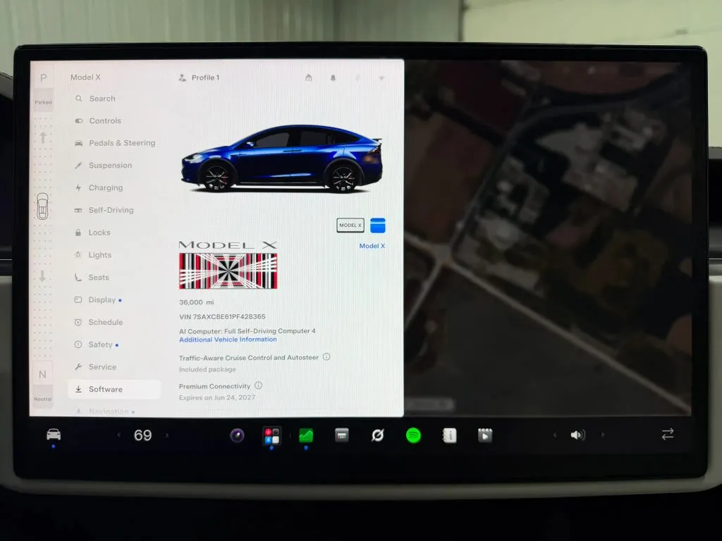 Tesla Model X photo 30
