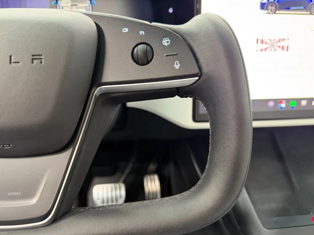 Tesla Model X photo 35