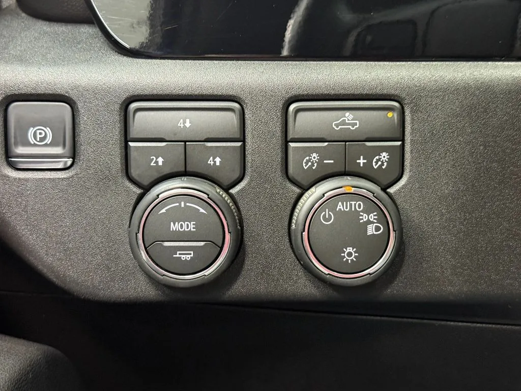 Chevrolet Silverado photo 26