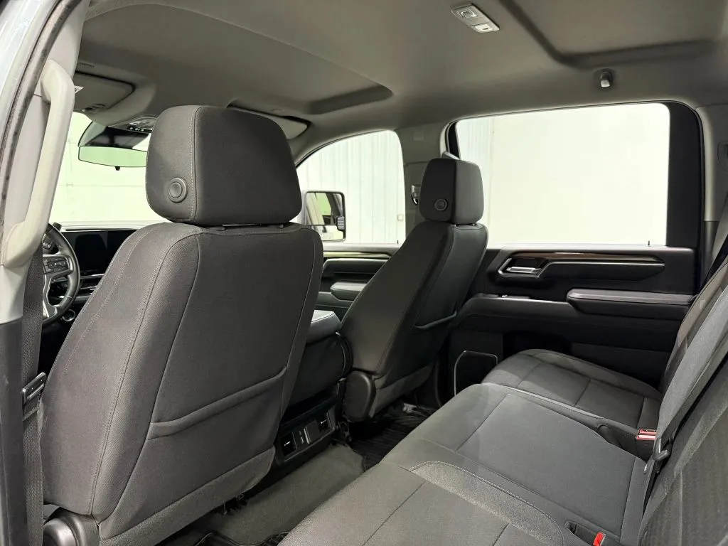 Chevrolet Silverado photo 16