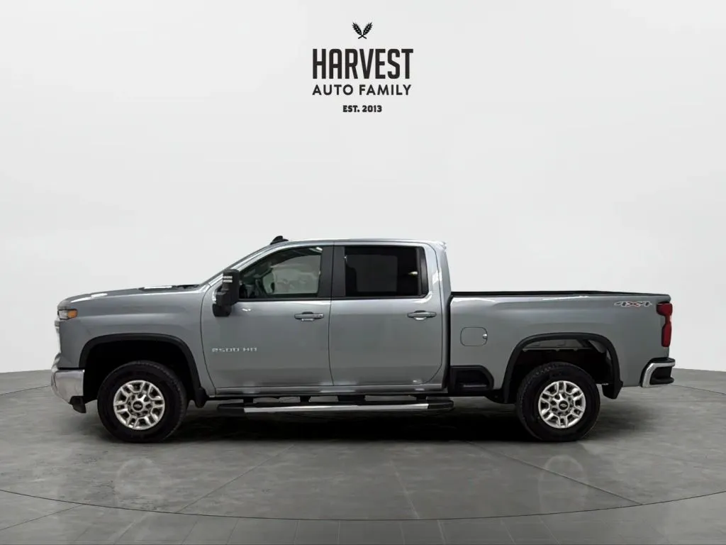 Chevrolet Silverado photo 2