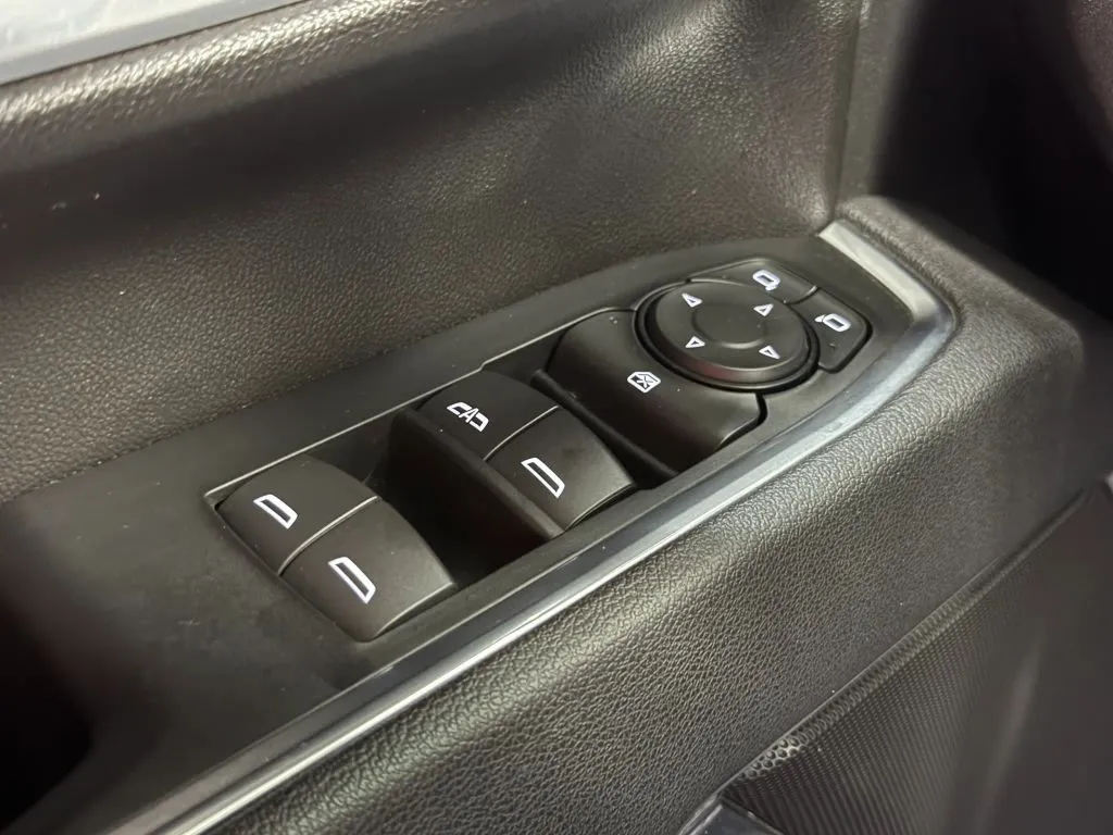 Chevrolet Silverado photo 25