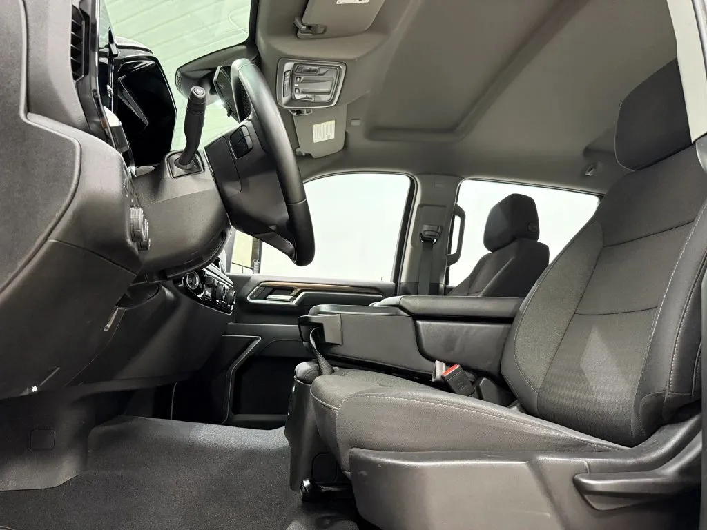 Chevrolet Silverado photo 15