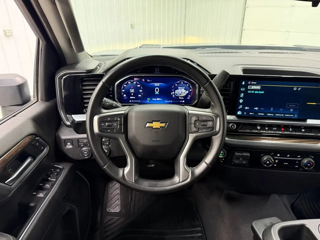 Chevrolet Silverado photo 18