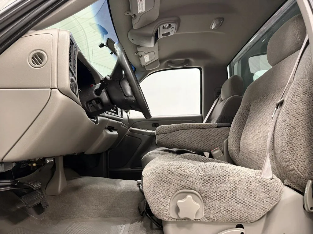 Chevrolet Silverado photo 14