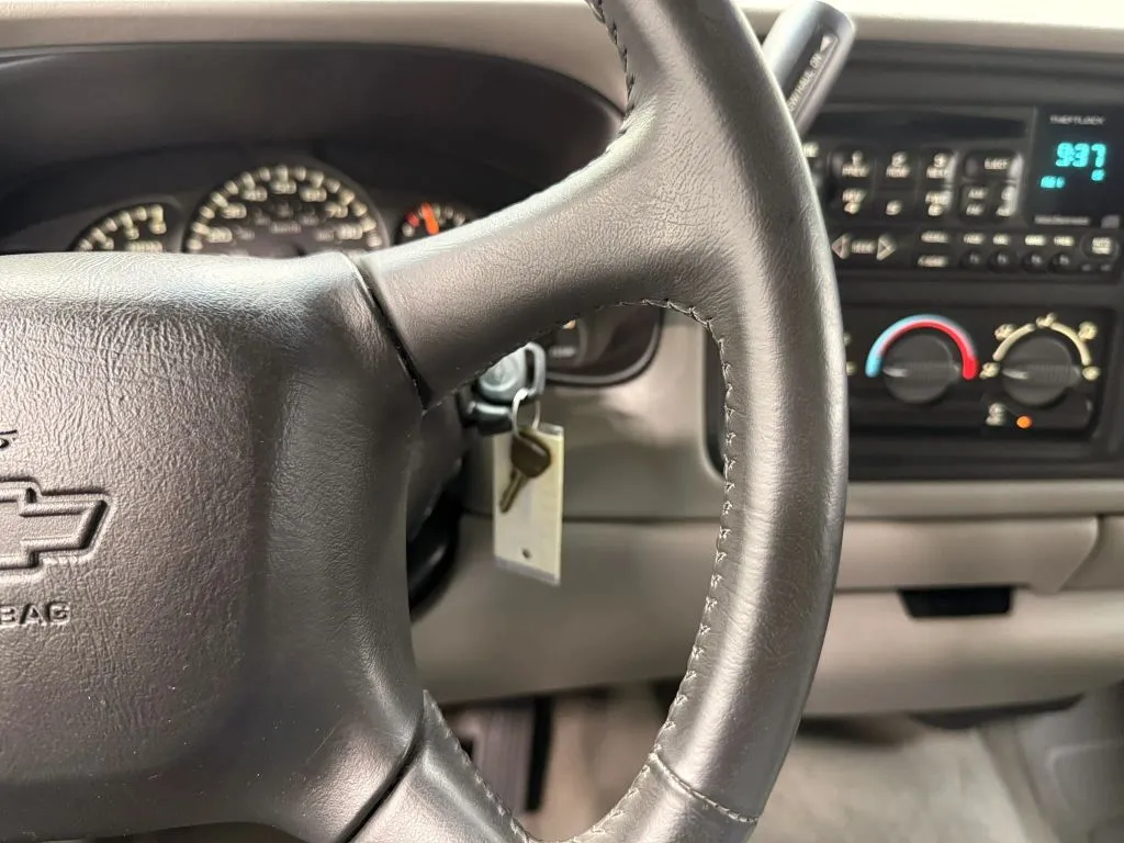 Chevrolet Silverado photo 23