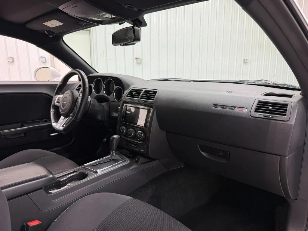 Dodge Challenger photo 17
