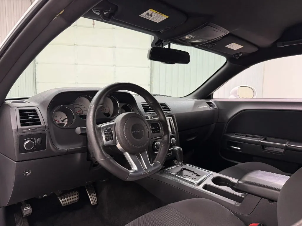 Dodge Challenger photo 15