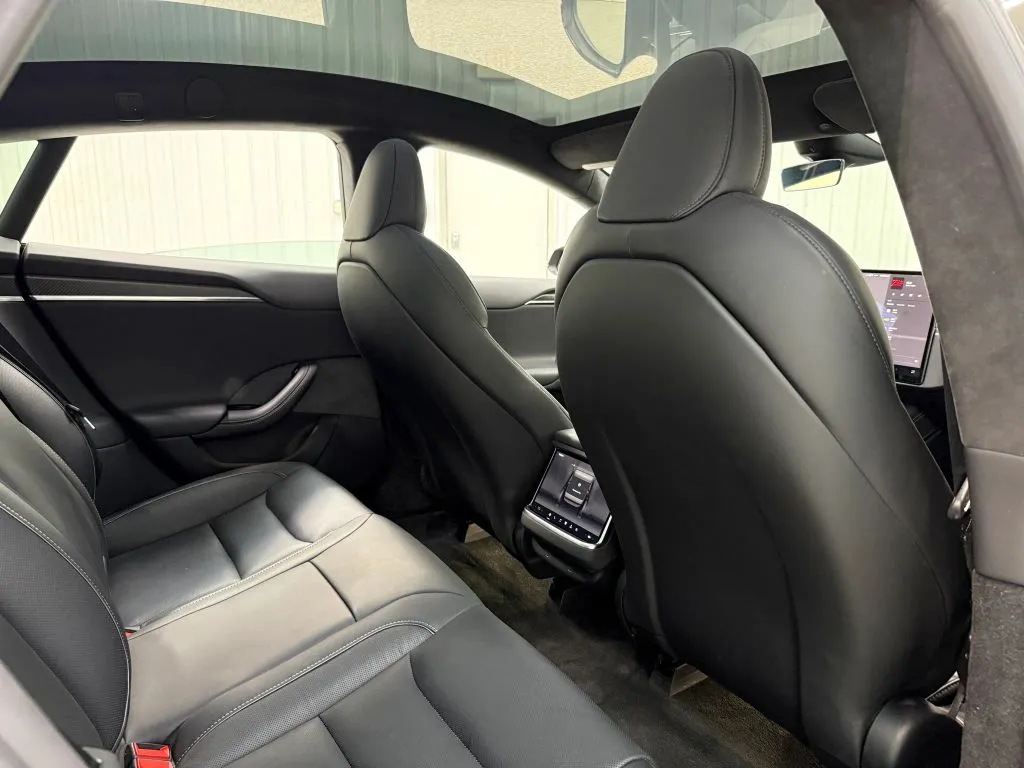 Tesla Model S photo 17