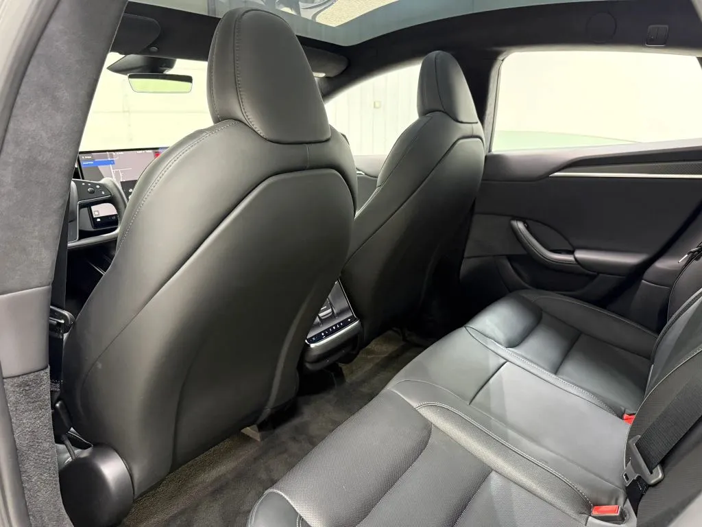 Tesla Model S photo 16