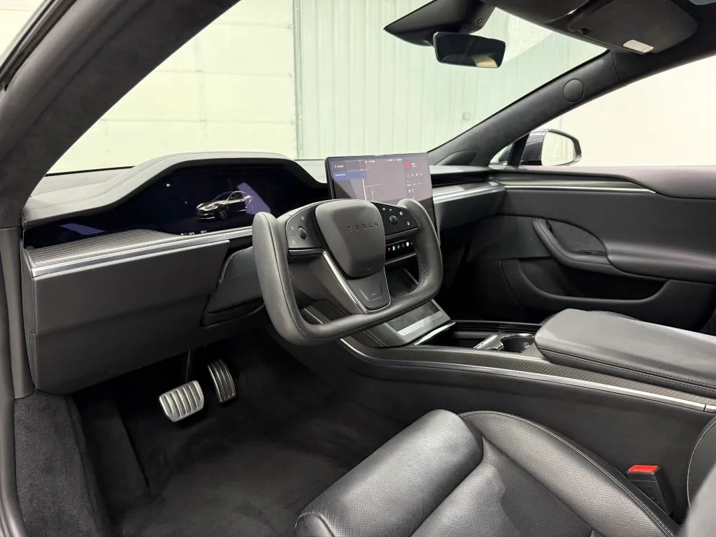 Tesla Model S photo 12